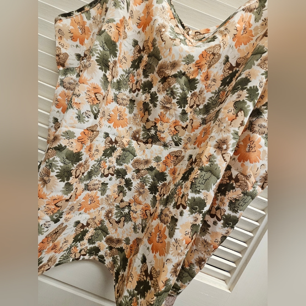 🆕️Shein - plus size 1x tank top - Floral / butterfly pattern - Picture 2 of 5